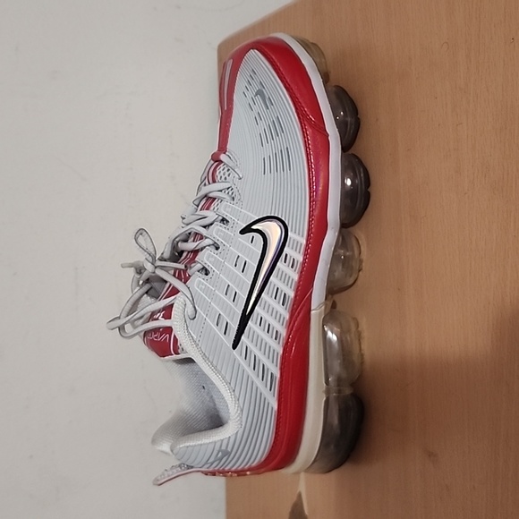 NIKE AIR VAPORMAX 360 SIZE 10 VAST GREY/WHITE-PARTICLE GREY AND RED. - Picture 15 of 17